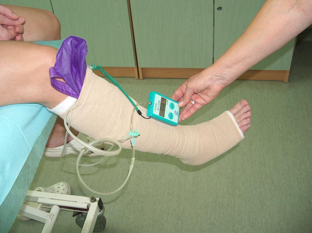 Fot. 5. Messung des Druck unter Kompression (eigenes Archiv der Autorin)