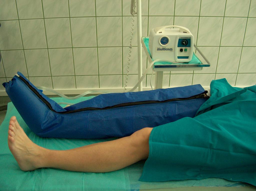 Fot. 6. Intermittierende pneumatische Kompression (eigenes Archiv der Autorin)